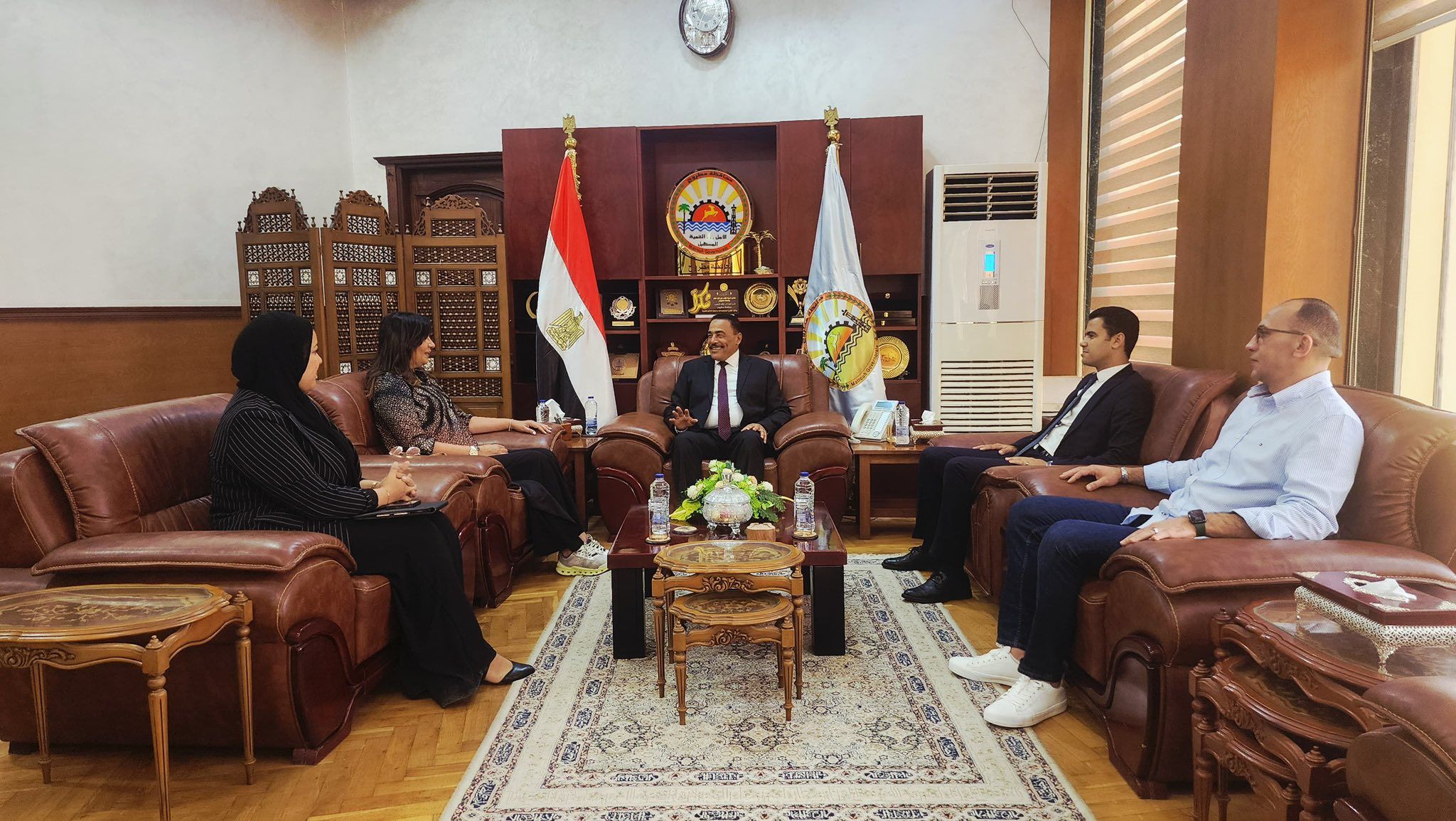 تحالف الوطني يطلق القافلة الرابعة من قوافل إيد واحدة في مطروح (13) تحالف الوطني يطلق القافلة الرابعة من قوافل إيد واحدة في مطروح (13)