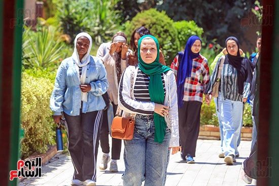 استمرار خروج الطلاب من لجان الامتحانات بالجيزة استمرار خروج الطلاب من لجان الامتحانات بالجيزة