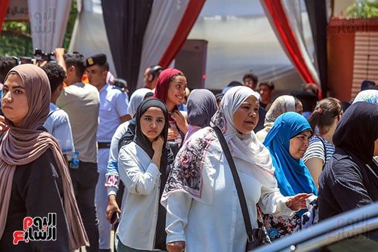 خروج الطلاب من لجان الامتحانات بالجيزة خروج الطلاب من لجان الامتحانات بالجيزة