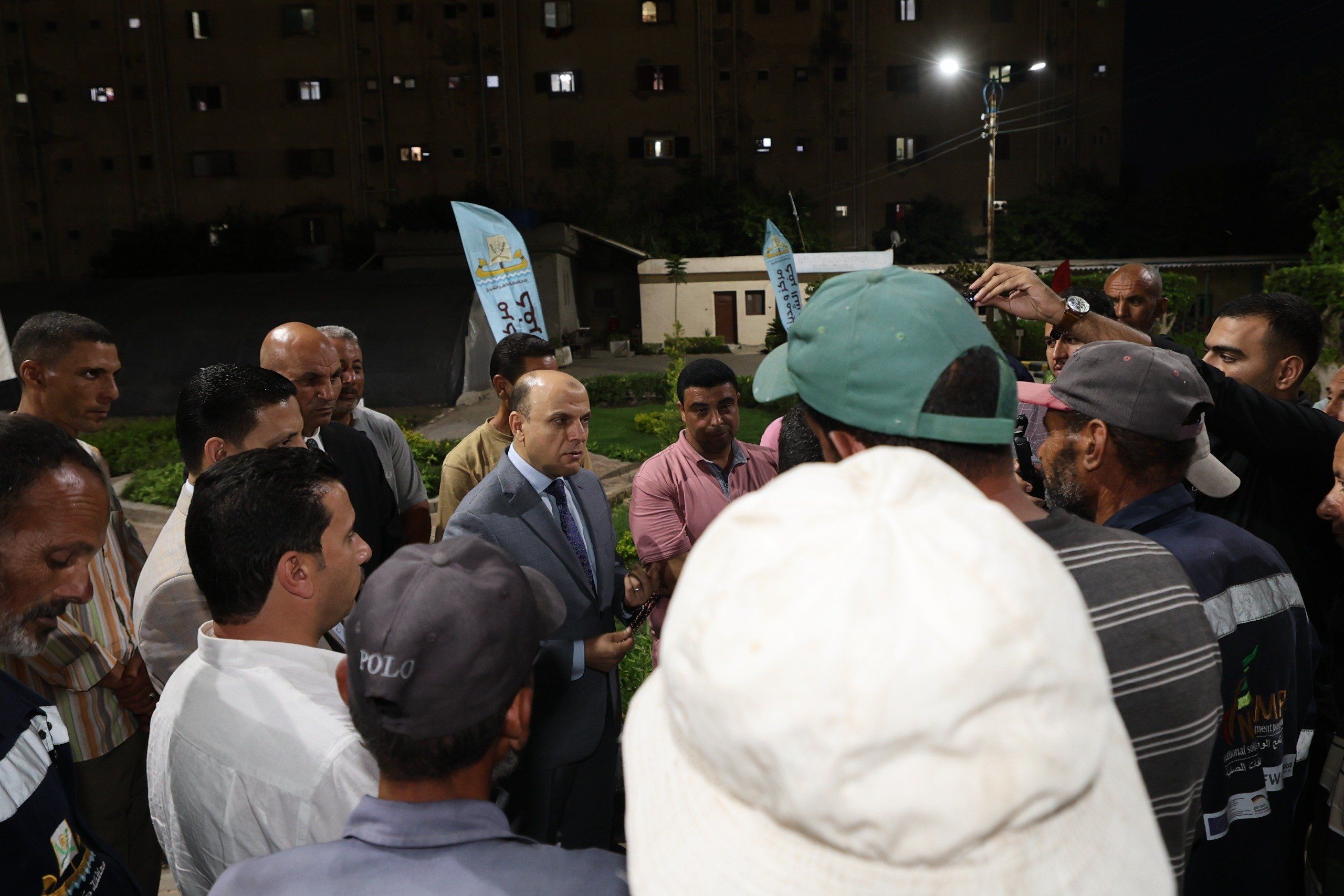 محافظ كفر الشيخ يلتقي بالعمال محافظ كفر الشيخ يلتقي بالعمال