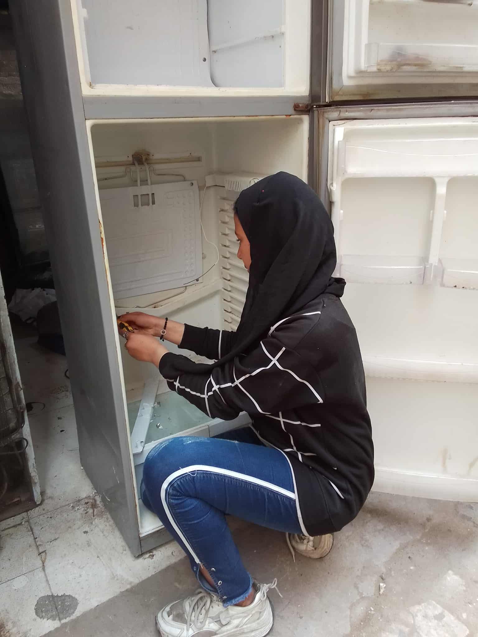 طالبة ثانوي بالمحلة تتقن صيانة الثلاجات وتدهش الجميع طالبة ثانوي بالمحلة تتقن صيانة الثلاجات وتدهش الجميع