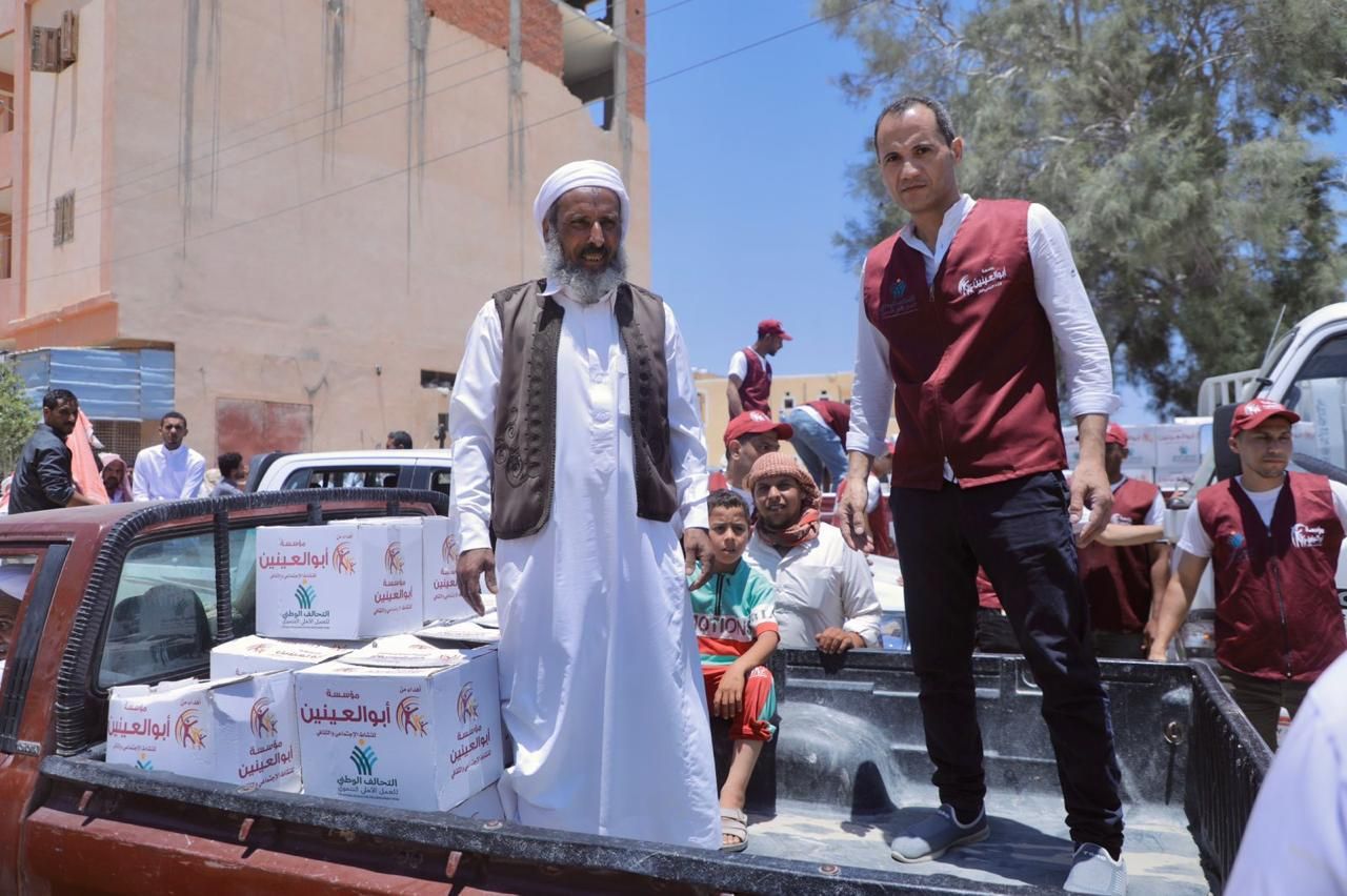 مؤسسة أبو العينين عضو التحالف الوطني تشارك في توزيع المساعدات الغذائية (1) مؤسسة أبو العينين عضو التحالف الوطني تشارك في توزيع المساعدات الغذائية (1)