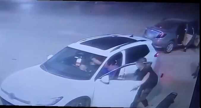 المتشاجرون (2)