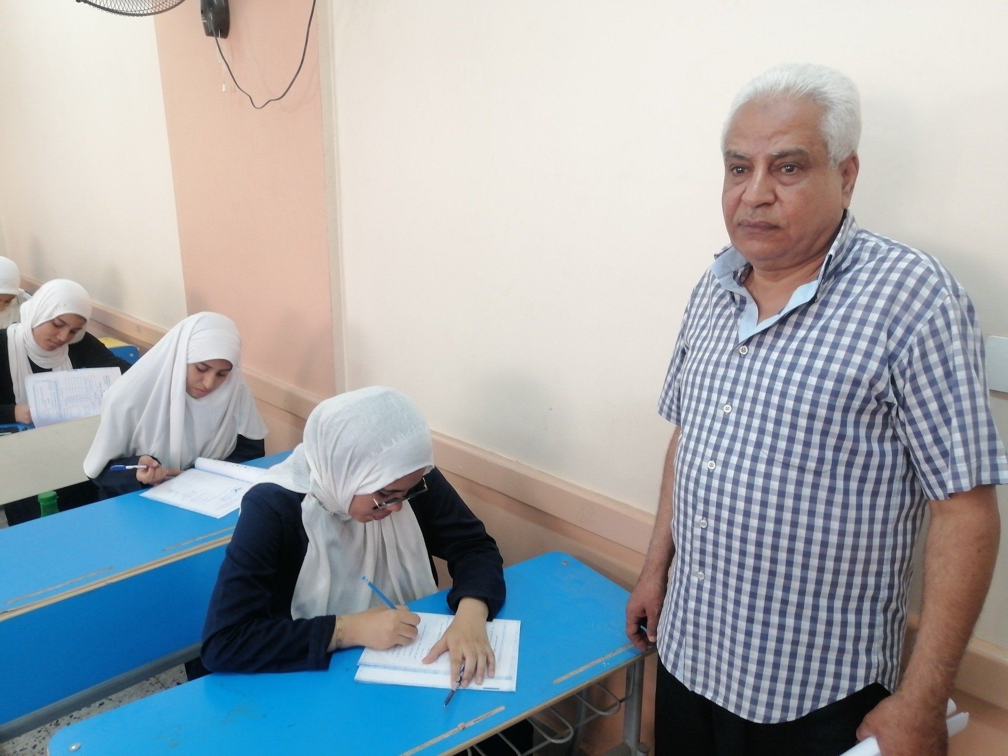 قيادات المنطقة خلال جولاتهم على لجان الثانوية الأزهرية بالأقصر قيادات المنطقة خلال جولاتهم على لجان الثانوية الأزهرية بالأقصر