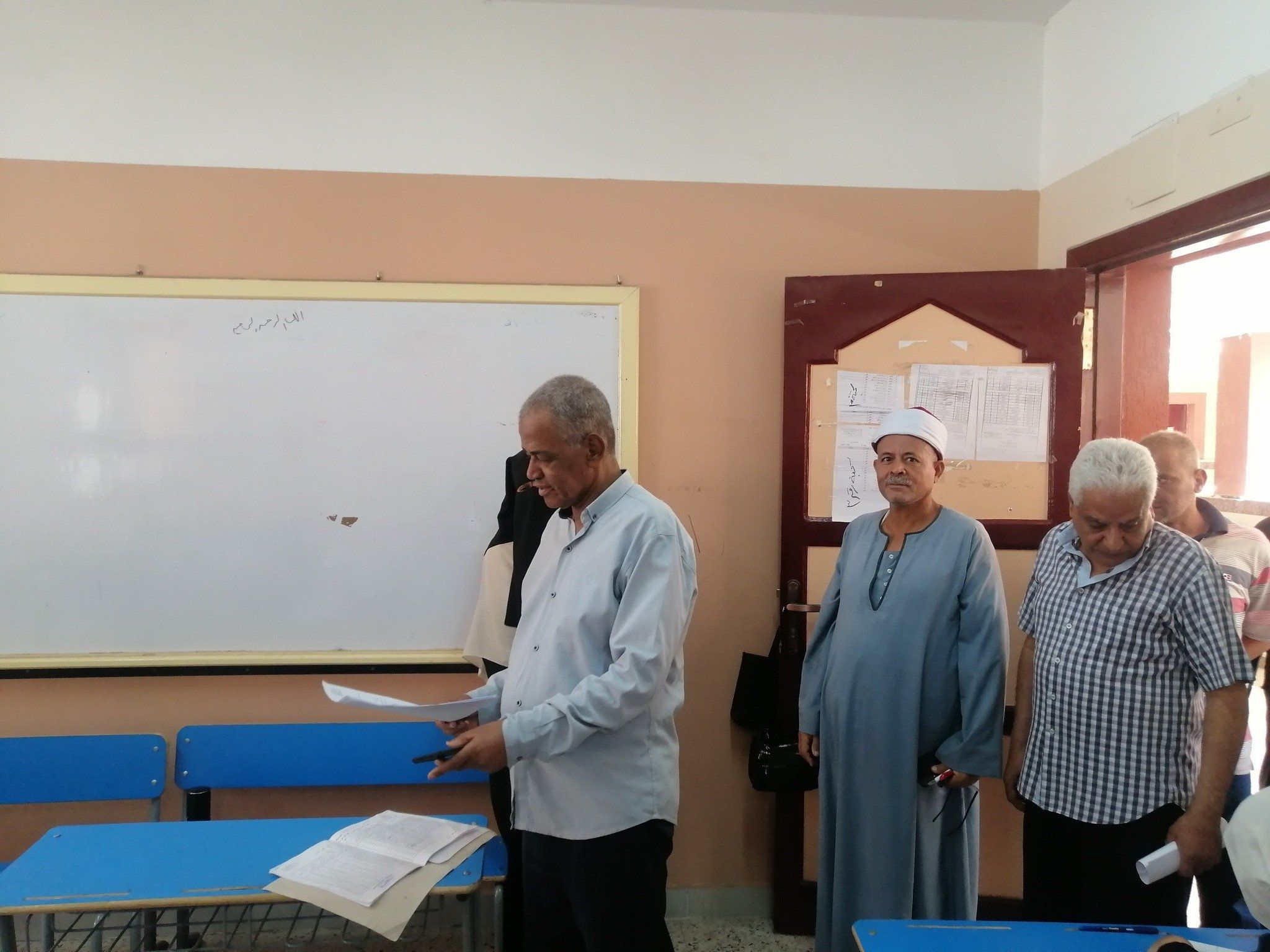 رصد ومتابعة دعم الطلبة في إمتحانات الثانوية الأزهرية بالأقصر رصد ومتابعة دعم الطلبة في إمتحانات الثانوية الأزهرية بالأقصر