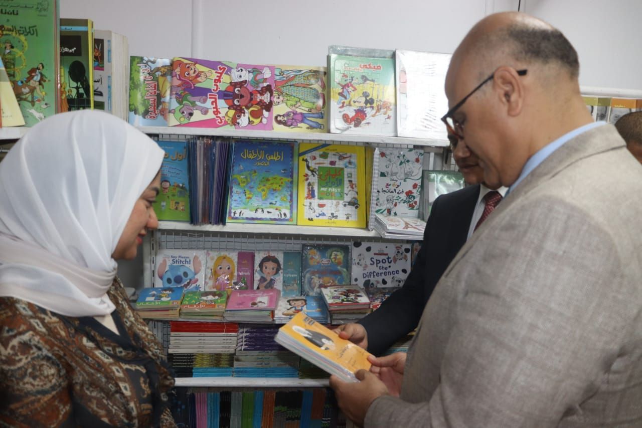 محافظ القليوبية يتفقد المكتبة محافظ القليوبية يتفقد المكتبة
