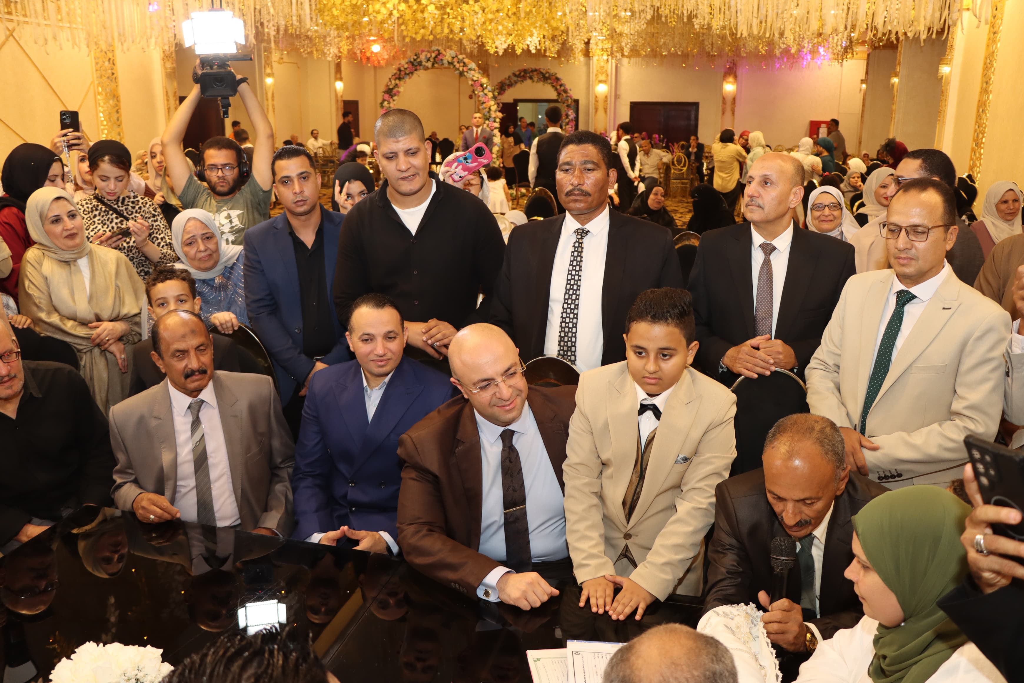 محافظ بني سويف يشهد عقد القران محافظ بني سويف يشهد عقد القران