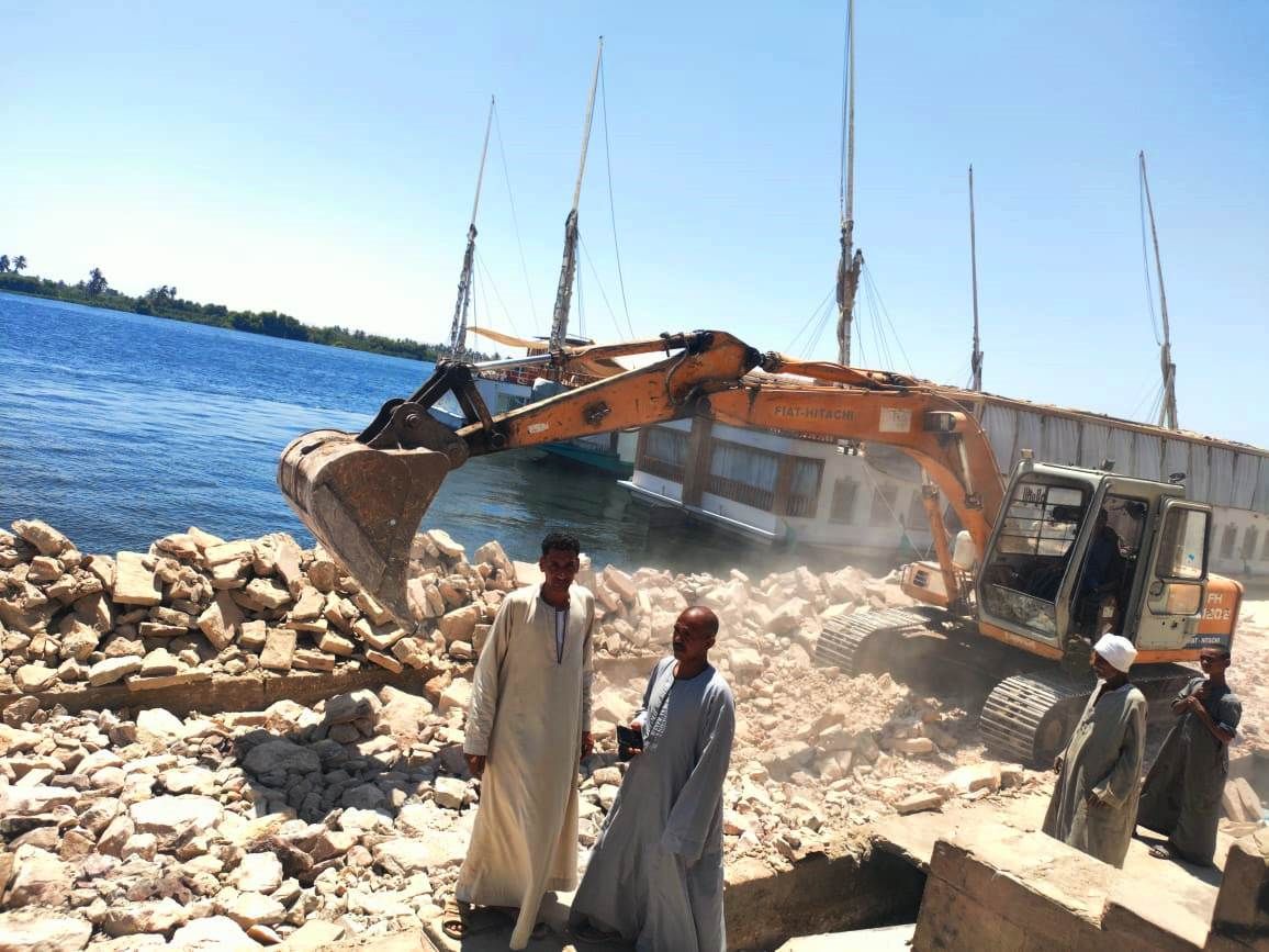 بدء المرحلة الأولى لتطوير الممشي السياحى والكورنيش بإسنا