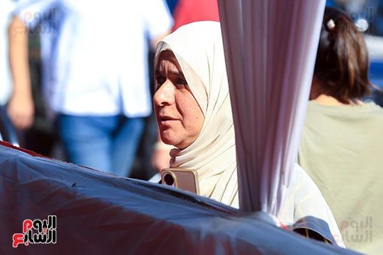 اولياء الامور في انتظار دخول ابنائهم للامتحان (3) اولياء الامور في انتظار دخول ابنائهم للامتحان (3)