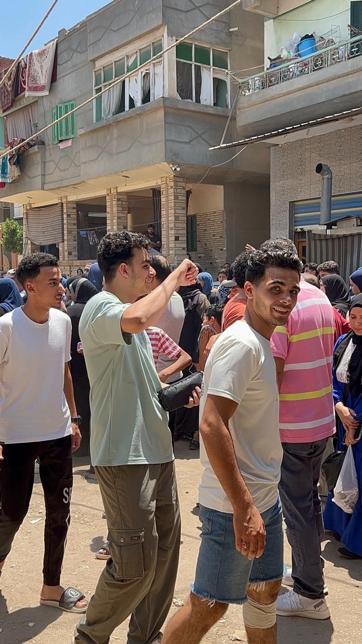 فرحة وابتسامة علي وجوه طلاب الثانوية العامة