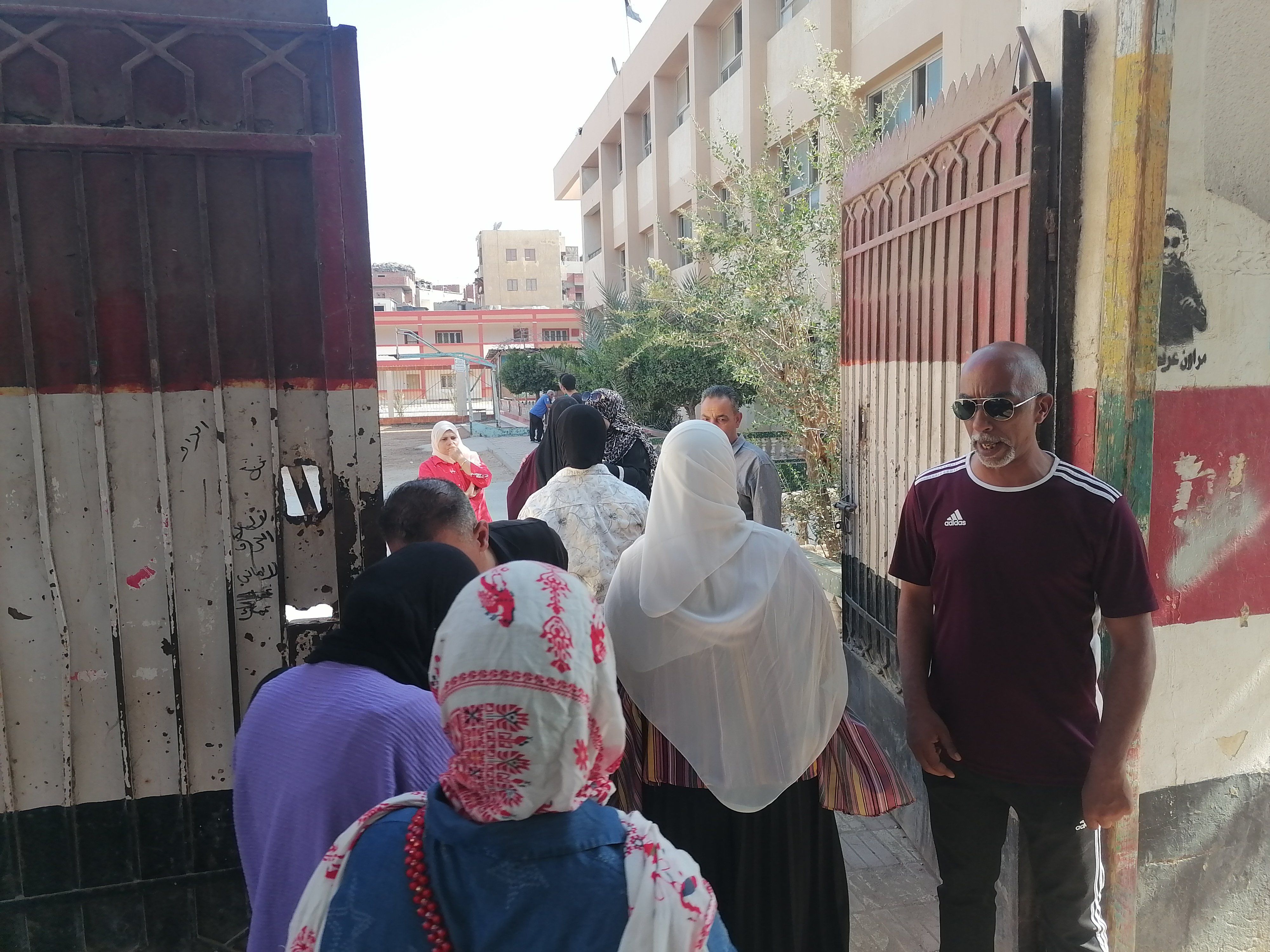 بدأ دخول طالبات الثانوية العامة للجان