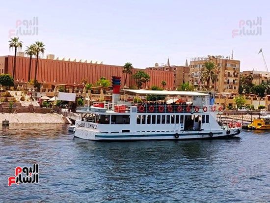 لحظات-رسو-المعديات-الجديدة-على-ضفة-النيل-الشرقية