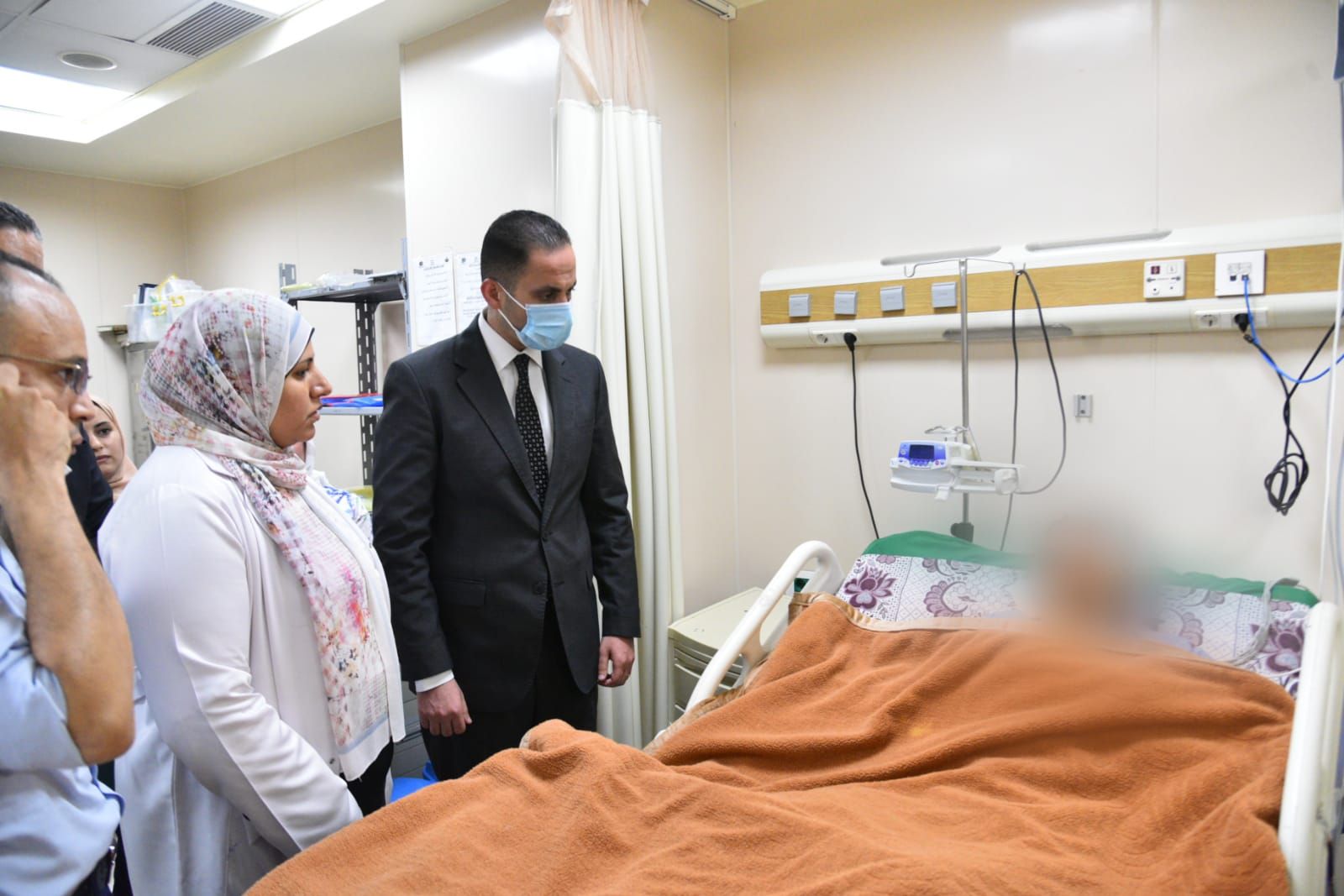 متابعة الحالة الصحية لمصابى حادث الدائري الإقليمي (9) متابعة الحالة الصحية لمصابى حادث الدائري الإقليمي (9)