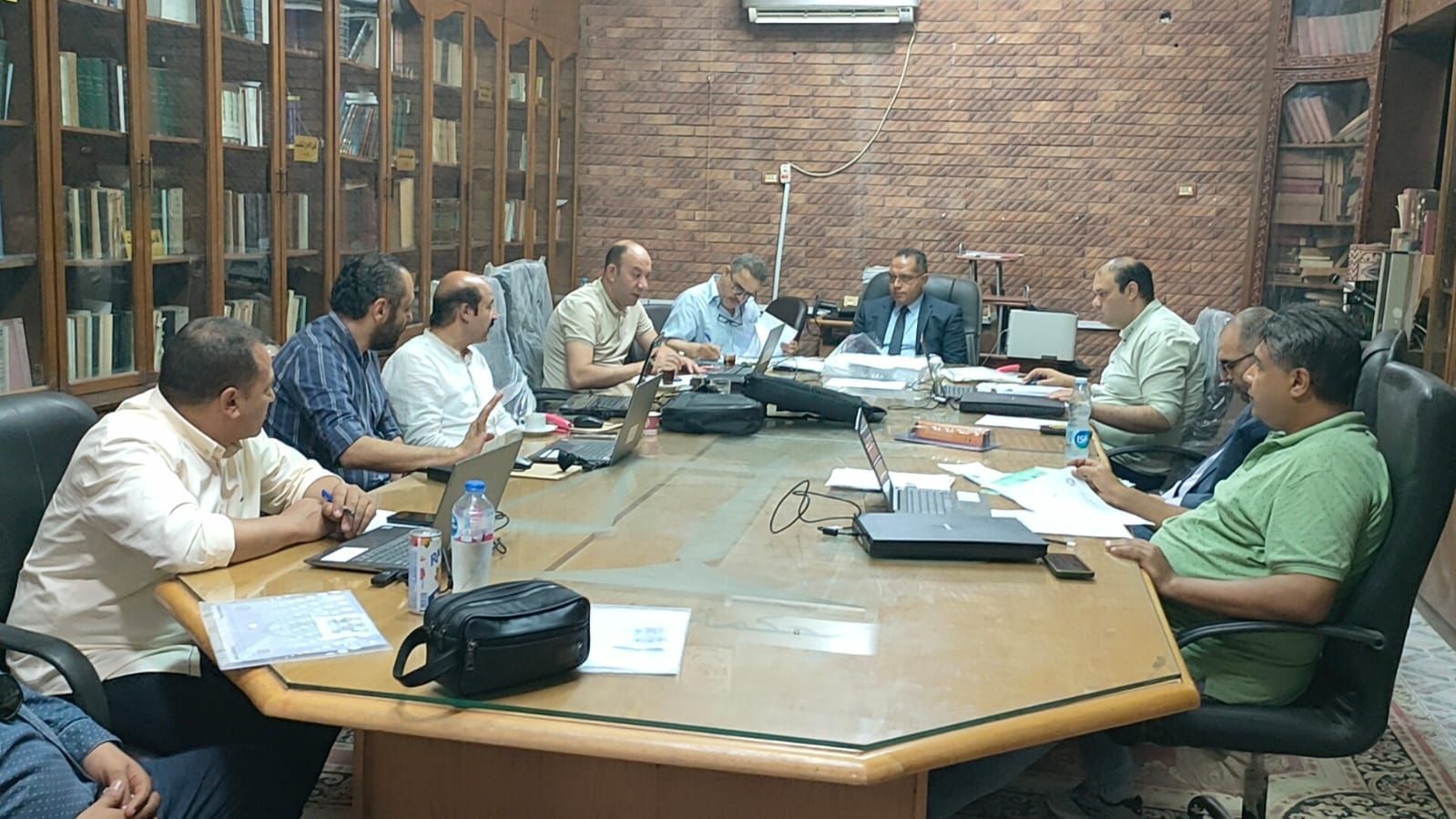 أعضاء لجنة تلقي طلبات المرشحين بمحمة كفر الشيخ أعضاء لجنة تلقي طلبات المرشحين بمحمة كفر الشيخ