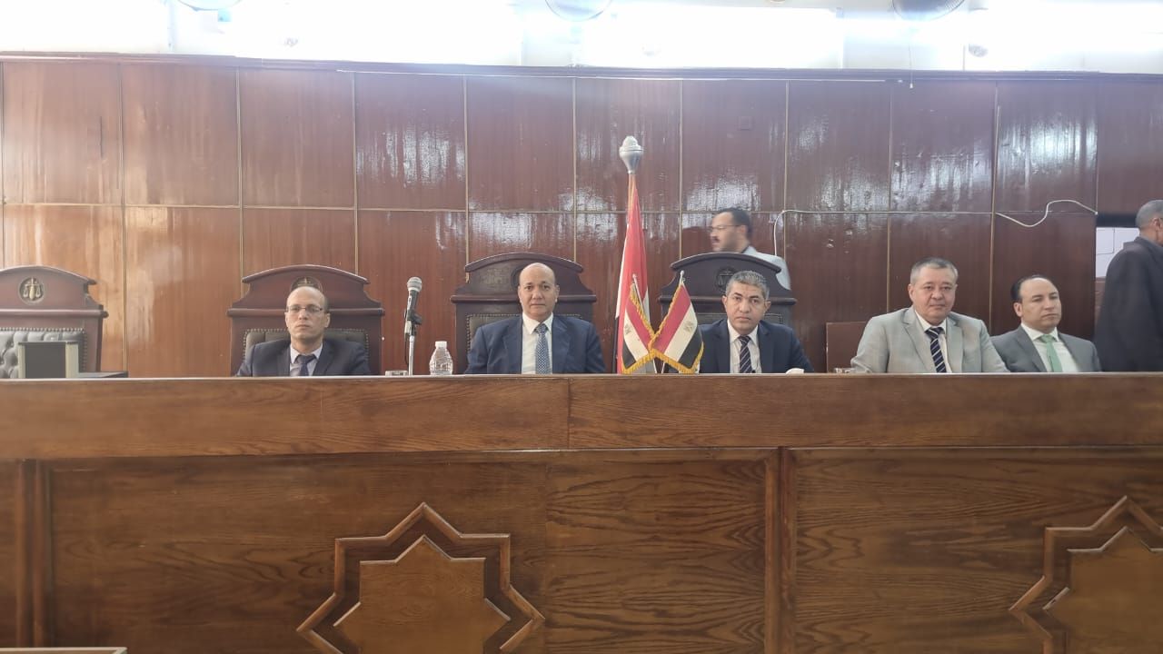 لجنة تلقى طلبات المرشحين لمجلس الشيوخ بسوهاج لجنة تلقى طلبات المرشحين لمجلس الشيوخ بسوهاج