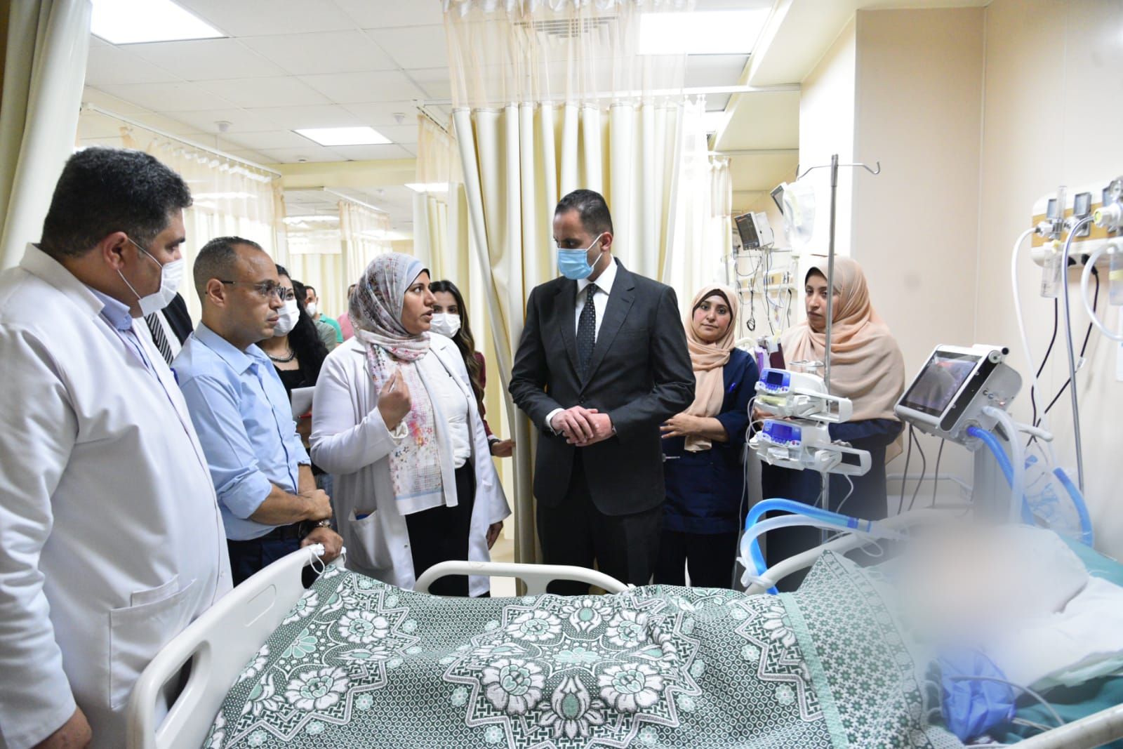 متابعة الحالة الصحية لمصابى حادث الدائري الإقليمي (8) متابعة الحالة الصحية لمصابى حادث الدائري الإقليمي (8)