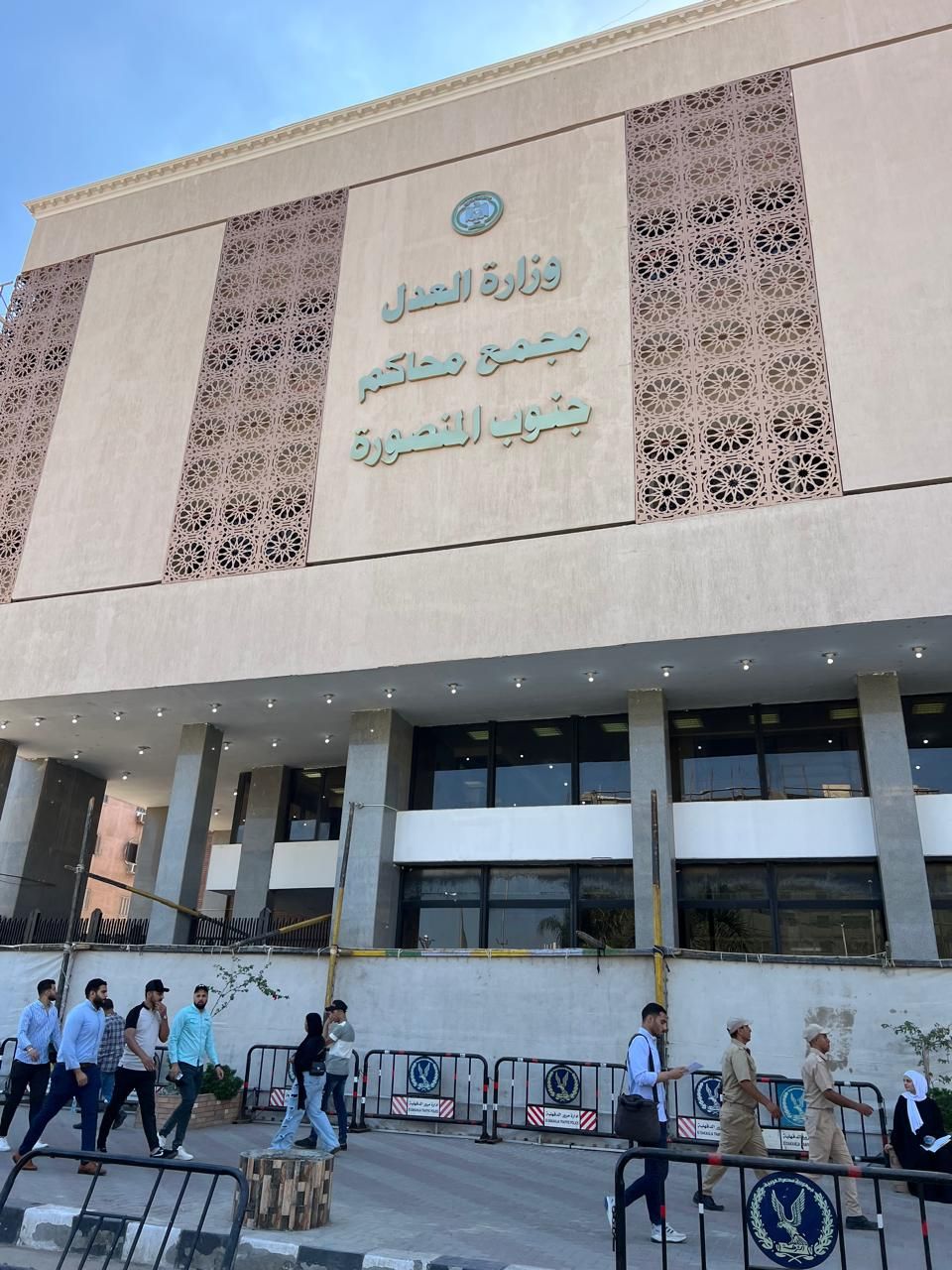 محكمة المنصورة الإبتدائية تستقبل أوراق المترشحين لمجلس الشيوخ محكمة المنصورة الإبتدائية تستقبل أوراق المترشحين لمجلس الشيوخ