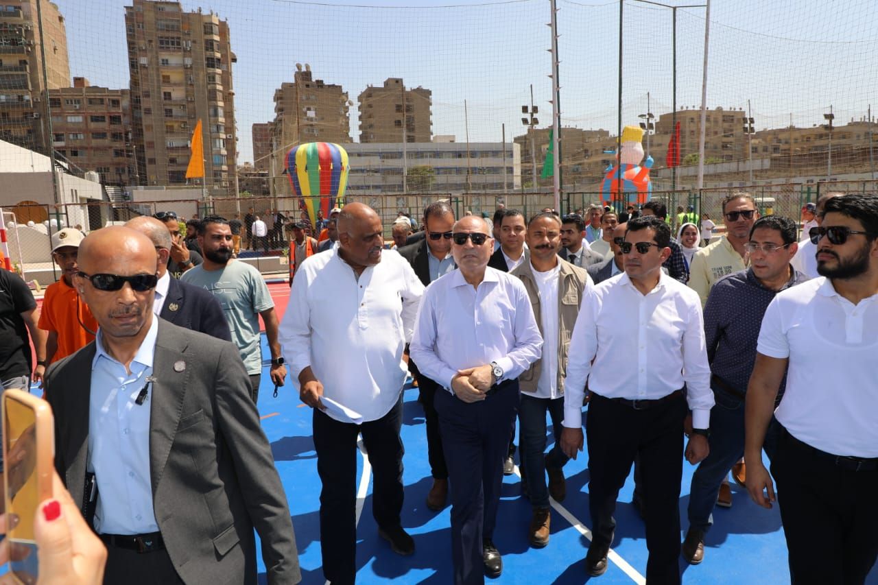 محافظ القاهرة ووزير الشباب والرياضة خلال الافتتاح (5) محافظ القاهرة ووزير الشباب والرياضة خلال الافتتاح (5)