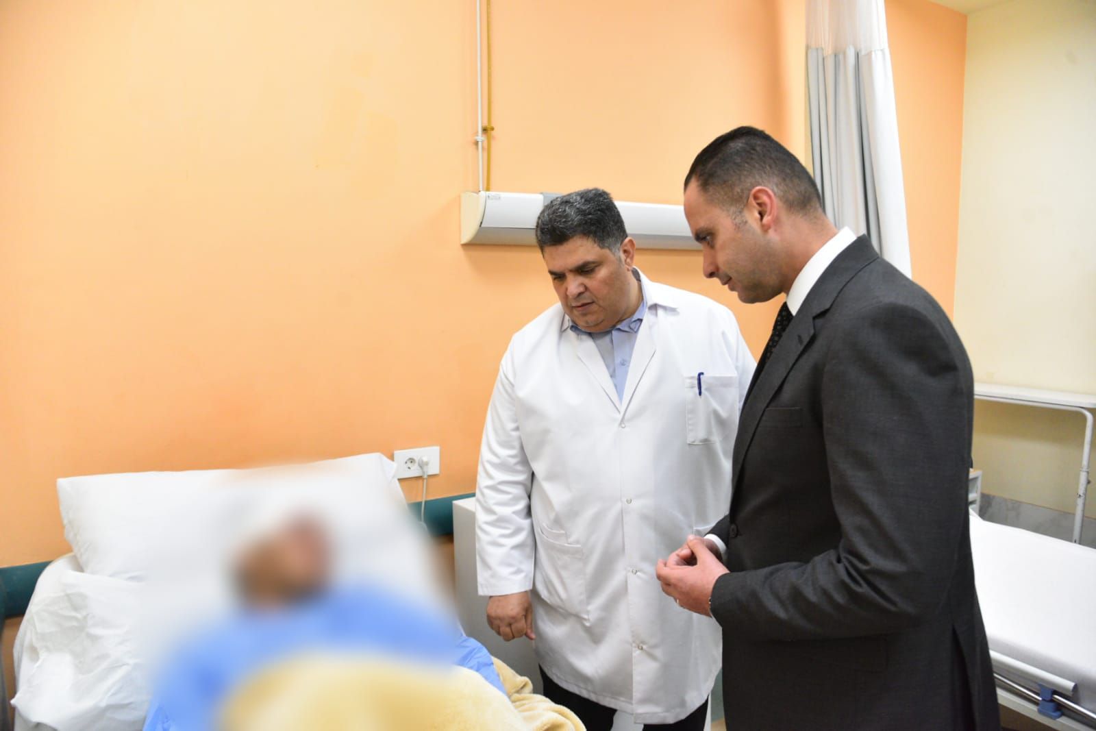 متابعة الحالة الصحية لمصابى حادث الدائري الإقليمي (4) متابعة الحالة الصحية لمصابى حادث الدائري الإقليمي (4)