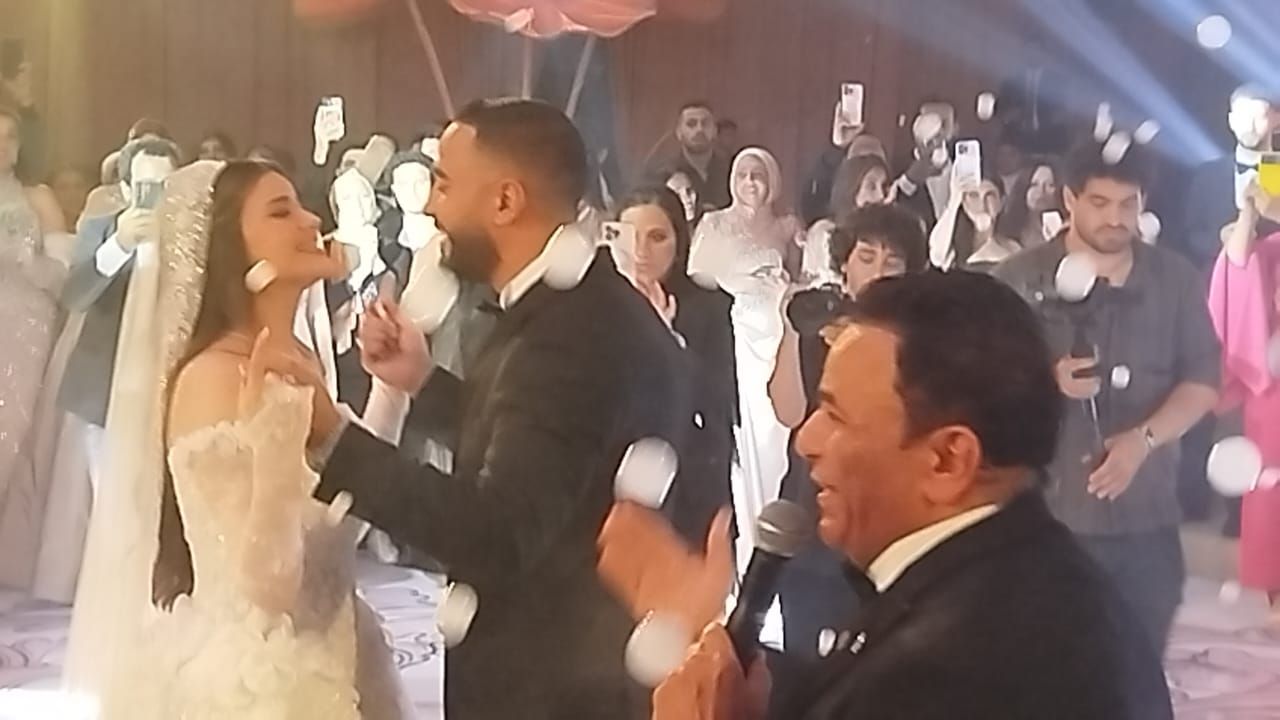 محمد فؤاد يغنى فى فرح ابنته محمد فؤاد يغنى فى فرح ابنته