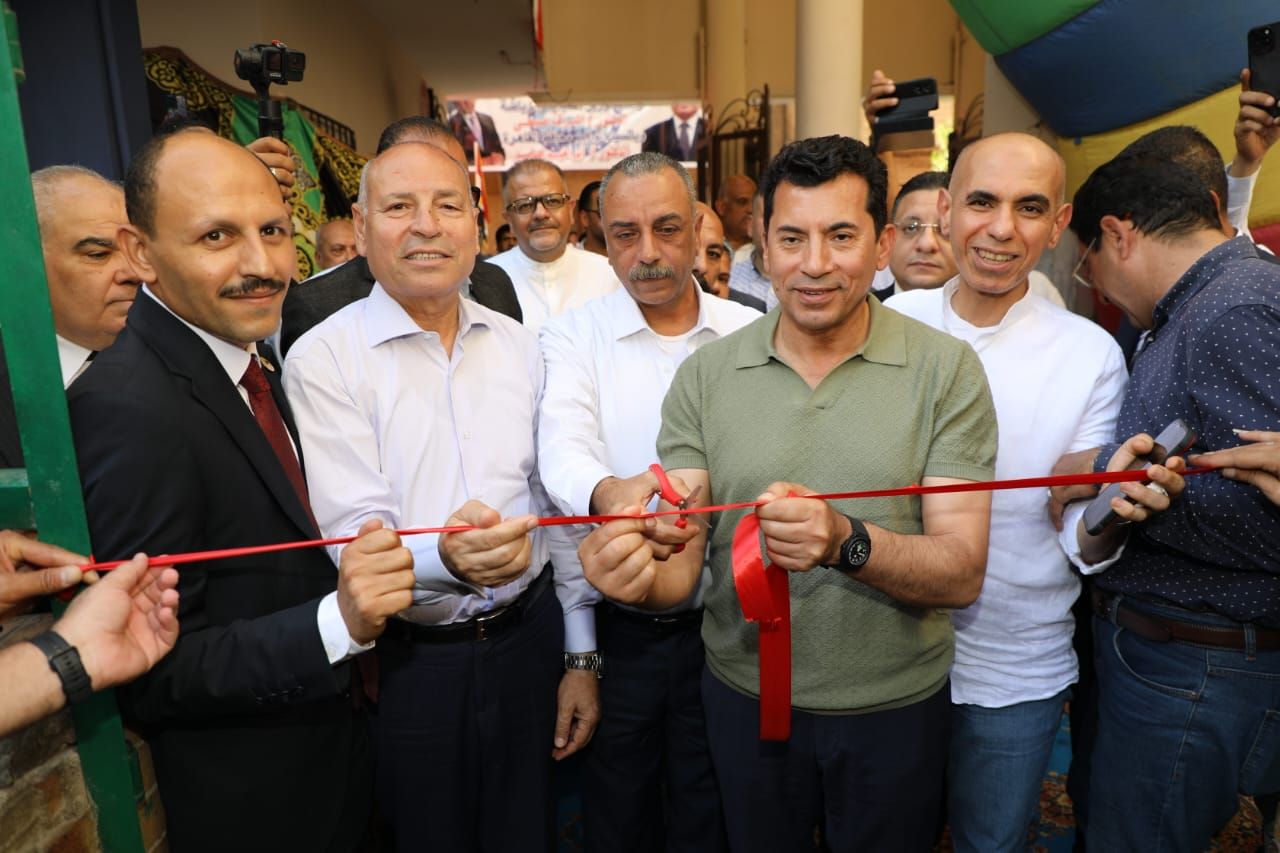 افتتاح الملعب الخماسي بمركز شباب شبرا مصر (3) افتتاح الملعب الخماسي بمركز شباب شبرا مصر (3)