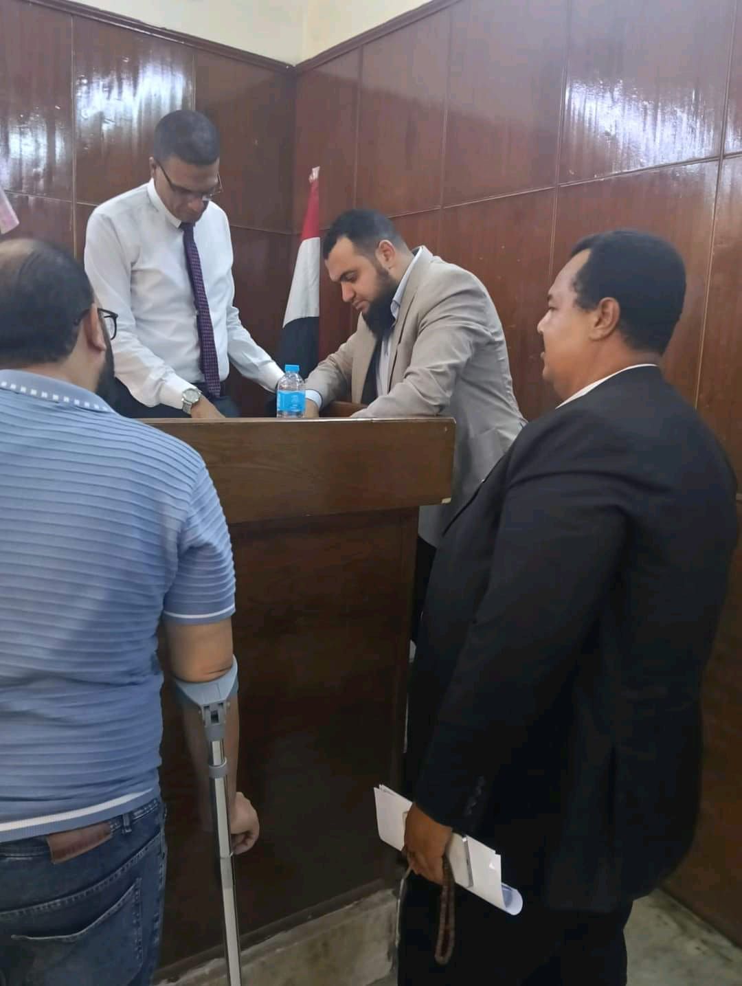 مرشح حزب النور يتقدم بأوراق الترشح مرشح حزب النور يتقدم بأوراق الترشح