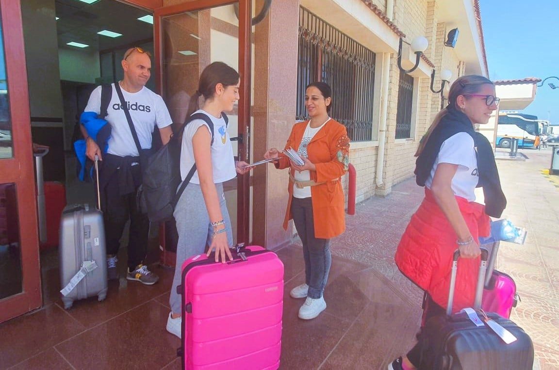 استقبال السياح بمطار مطروح الدولي استقبال السياح بمطار مطروح الدولي