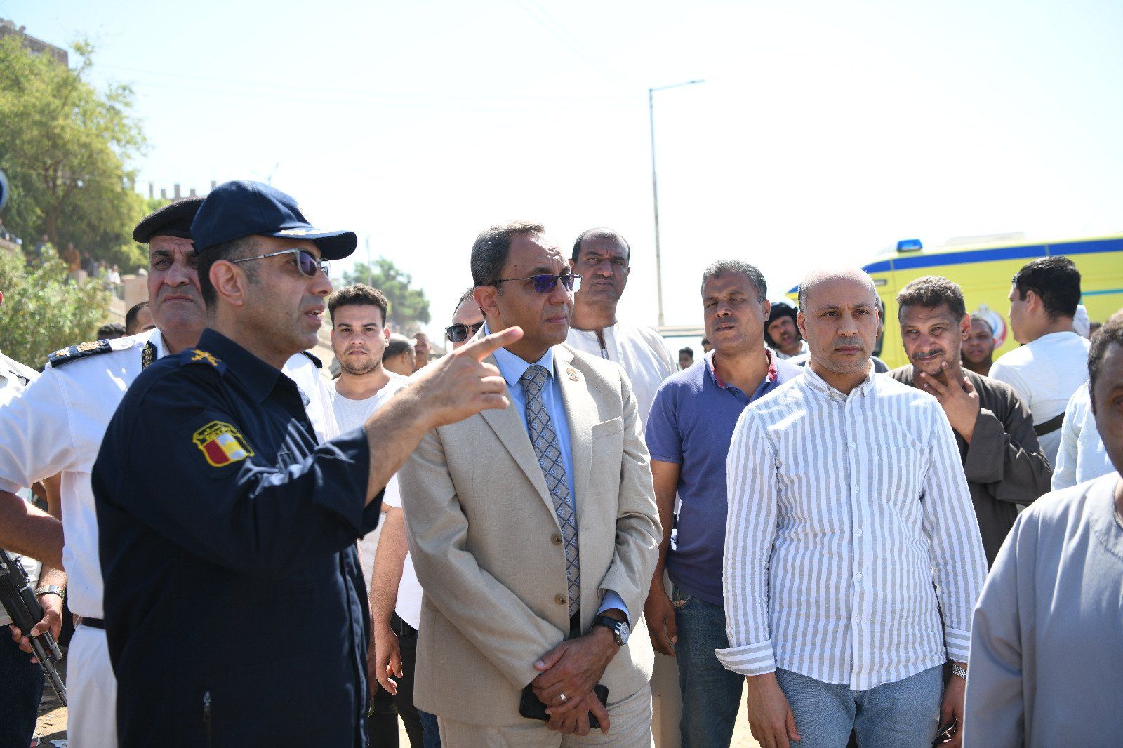 محافظ قنا يتابع جهود البحث عن شخصين محافظ قنا يتابع جهود البحث عن شخصين