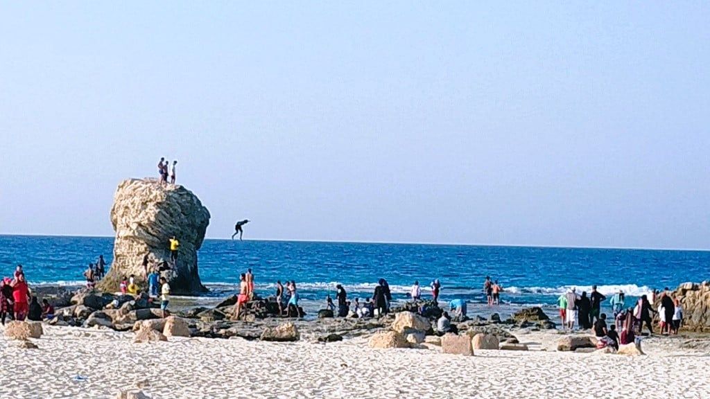 منطقة الصخور خلف شاطئ الغرام منطقة الصخور خلف شاطئ الغرام