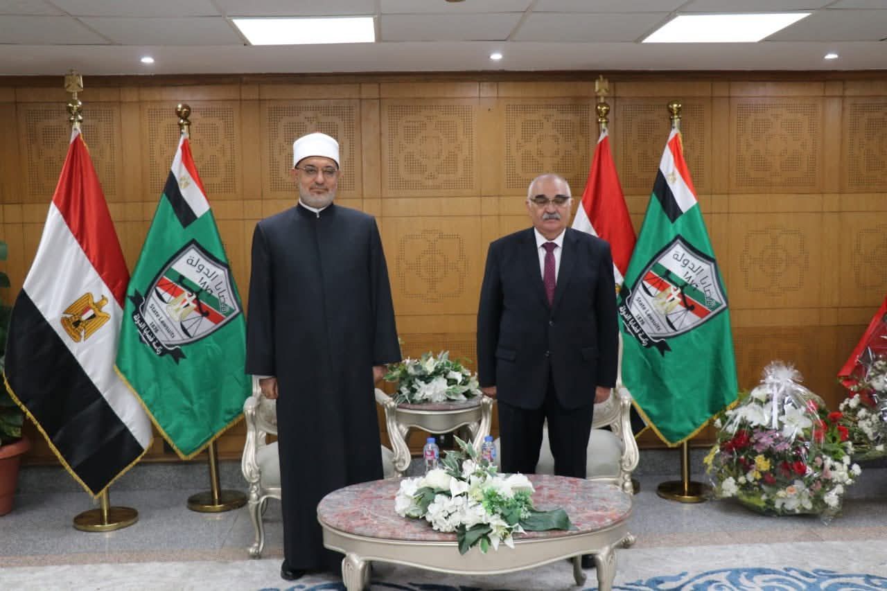 رئيس هيئة قضايا الدولة يستقبل مفتي الجمهورية (2) رئيس هيئة قضايا الدولة يستقبل مفتي الجمهورية (2)