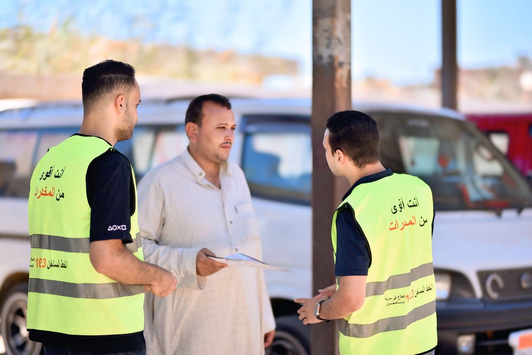 تكثيف جهود التوعية لرفع وعى السائقين بخطورة التعاطي وإدمان المواد المخدرة تكثيف جهود التوعية لرفع وعى السائقين بخطورة التعاطي وإدمان المواد المخدرة
