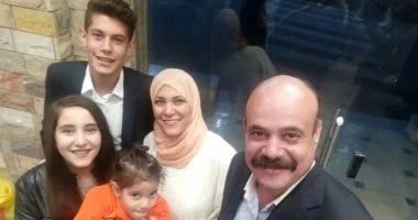 نور مع والده الشهيد وعائلته نور مع والده الشهيد وعائلته