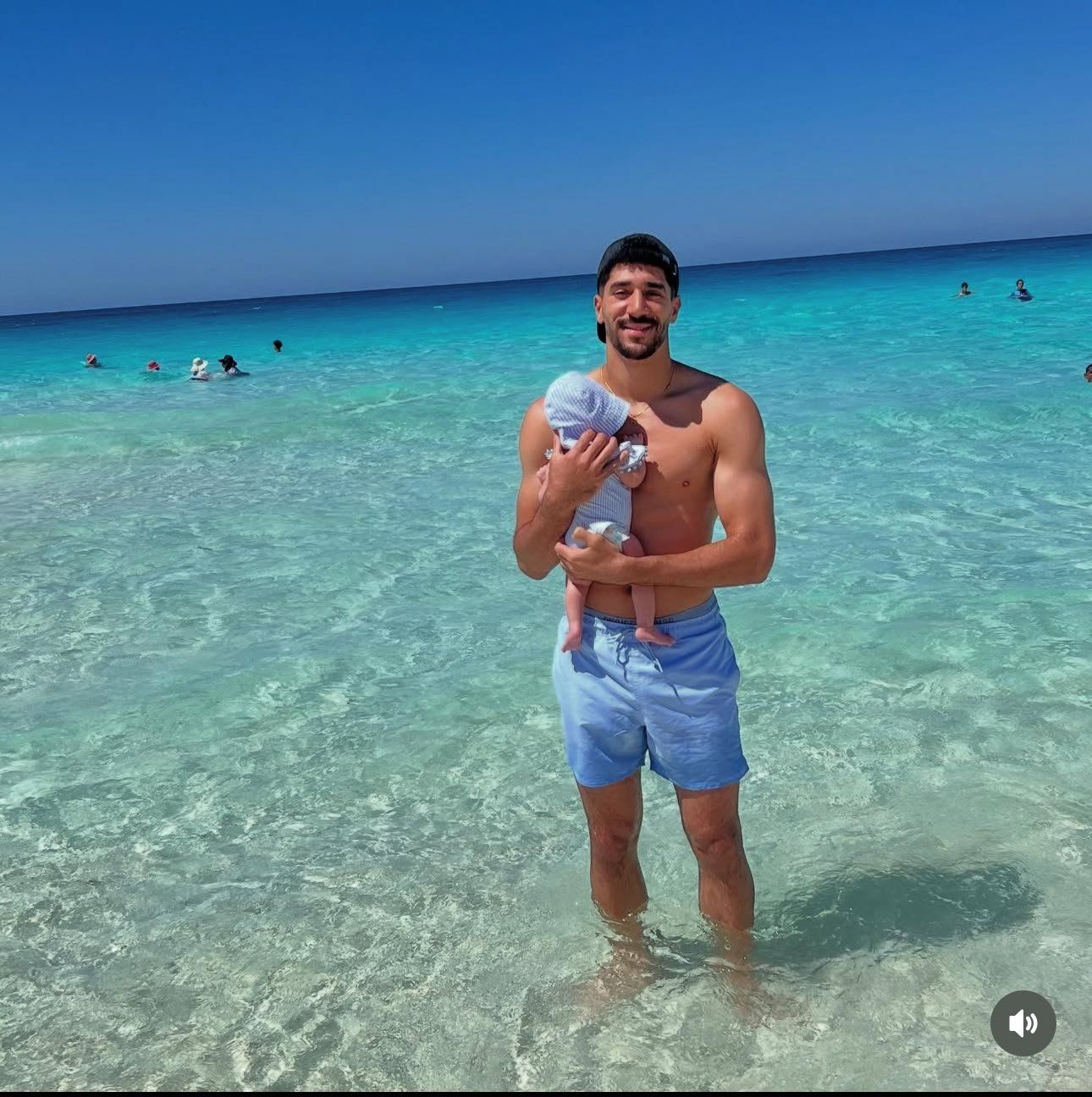 محمد سيحا حارس الأهلي 1 محمد سيحا حارس الأهلي 1