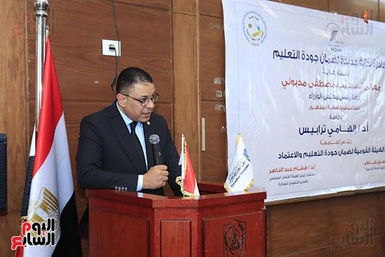 رئيس جامعة دمنهور يدشن فعاليات مبادرة بداية جديدة (2) رئيس جامعة دمنهور يدشن فعاليات مبادرة بداية جديدة (2)