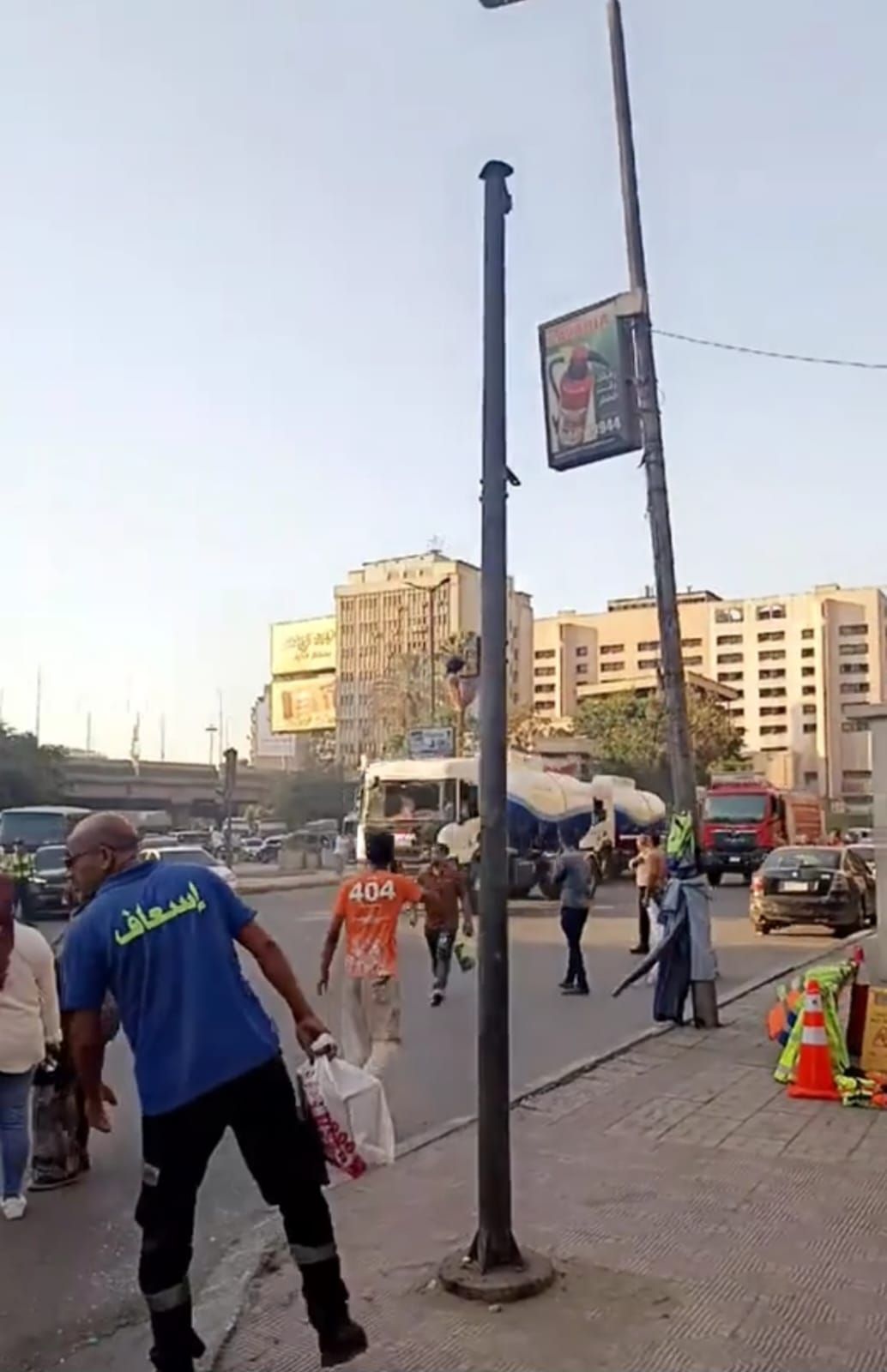 لحظة انطلاق سيارات خزانات ضخمة للمياه ساهمت فى إخماد حريق سنترال رمسيس (6) لحظة انطلاق سيارات خزانات ضخمة للمياه ساهمت فى إخماد حريق سنترال رمسيس (6)