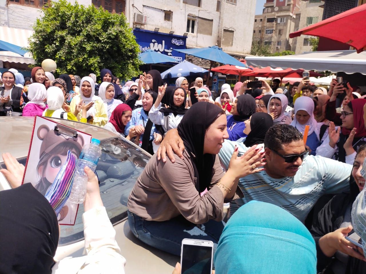 الاحتفال بانتهاء امتحانات الثانوية العامة الاحتفال بانتهاء امتحانات الثانوية العامة