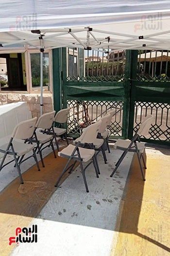 تخصيص خيمة وكراسي لتسهيل عملية تغطية الصحفيين لعزاء سامح عبد العزيز تخصيص خيمة وكراسي لتسهيل عملية تغطية الصحفيين لعزاء سامح عبد العزيز