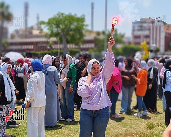 فرخة-بالشماريخ-(1) فرخة-بالشماريخ-(1)