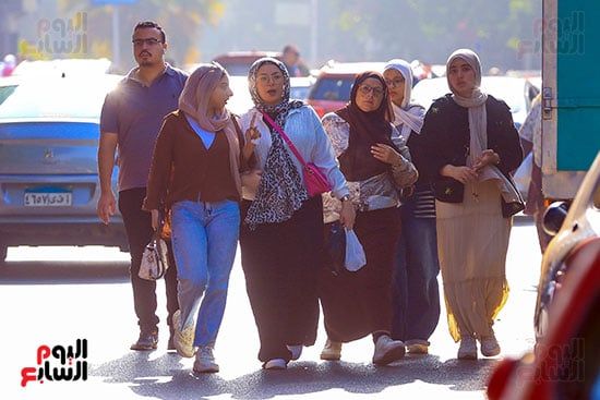 وصول الطالبات مقار الامتحان وصول الطالبات مقار الامتحان