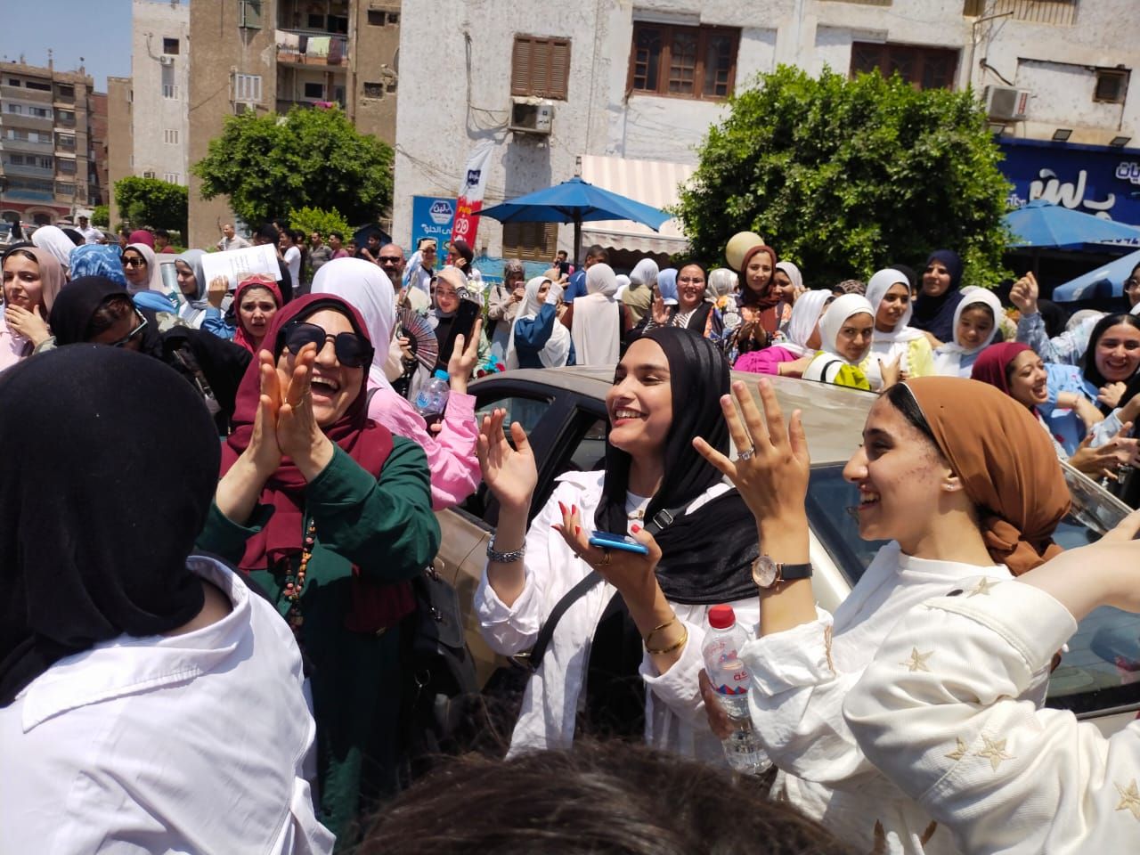 الزغاريد والفرحة الزغاريد والفرحة
