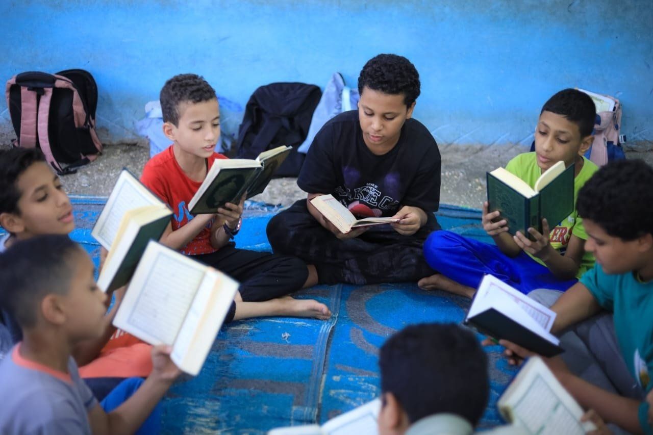 حلقات مبهجة لحفظ كتاب الله بالقرية حلقات مبهجة لحفظ كتاب الله بالقرية