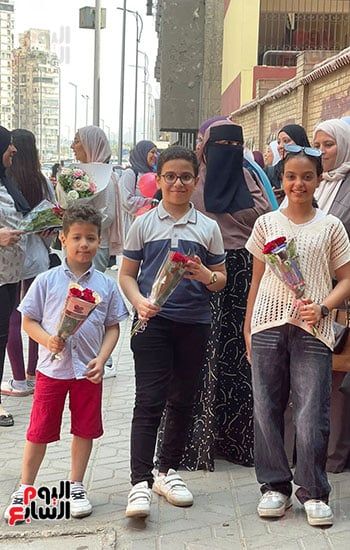 استقبال-طلاب-الثانوية-العامة-بالورود استقبال-طلاب-الثانوية-العامة-بالورود