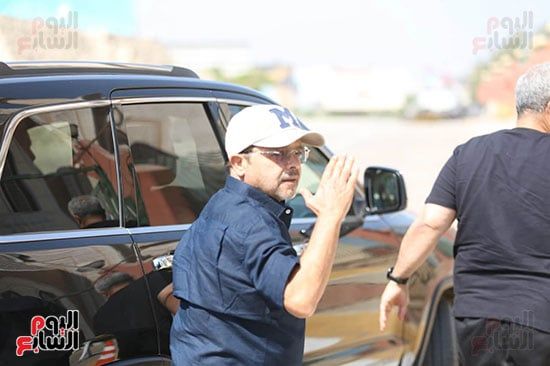 محمد هنيدي من جنازة سامح عبد العزيز محمد هنيدي من جنازة سامح عبد العزيز
