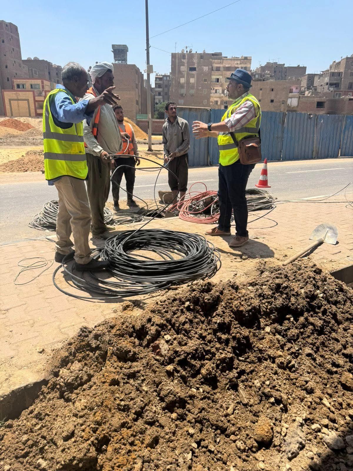 العاملون يتطوعون للعمل لإعادة الخدمات فى أسرع وقت بعد حريق سنترال رمسيس العاملون يتطوعون للعمل لإعادة الخدمات فى أسرع وقت بعد حريق سنترال رمسيس