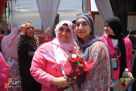 ورد واحضان مع اخر امتاحان للثانوية (3) ورد واحضان مع اخر امتاحان للثانوية (3)