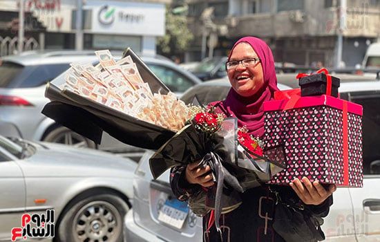 أسرة-فى-الجيزة-تحتفل-بابنتها-بعد-انتهاء-امتحانات-الثانوية-العامة-(3) أسرة-فى-الجيزة-تحتفل-بابنتها-بعد-انتهاء-امتحانات-الثانوية-العامة-(3)