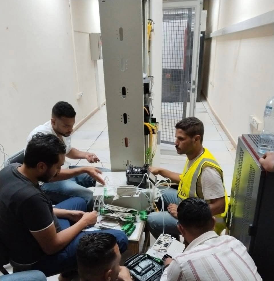 جنود العاملين بالاتصالات جنود العاملين بالاتصالات