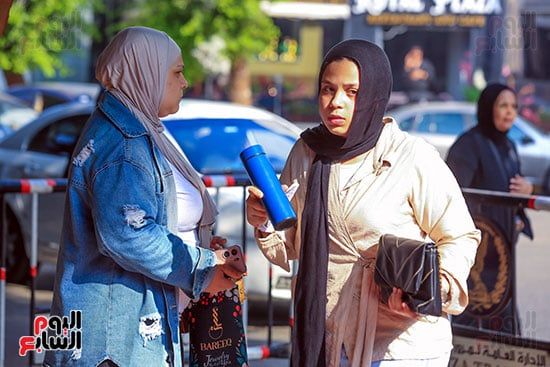 تركيز تام لاحدي الطالبات تركيز تام لاحدي الطالبات