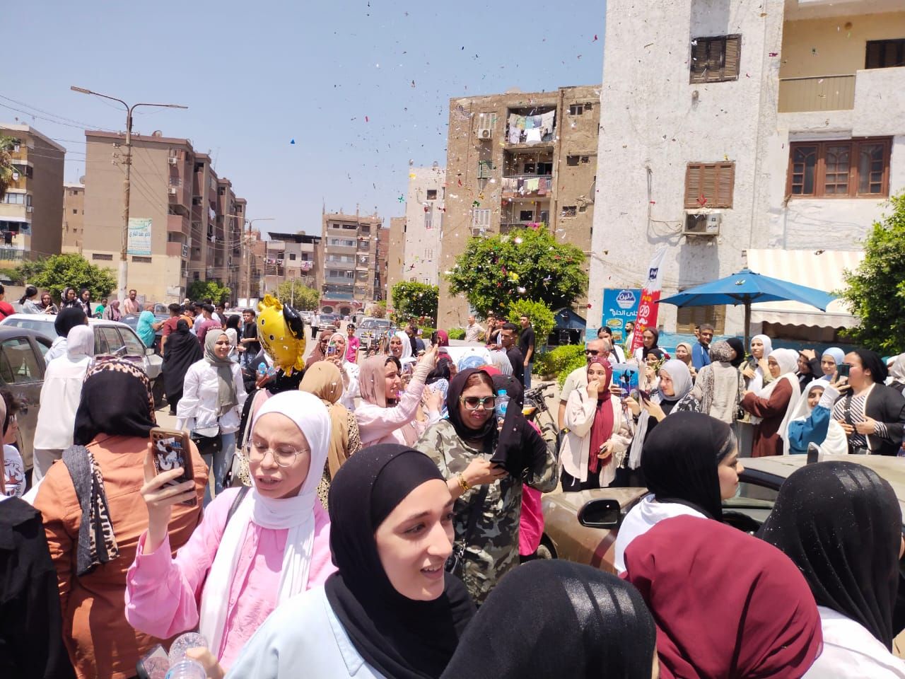 فرحة طالبات الثانوية العامة فرحة طالبات الثانوية العامة