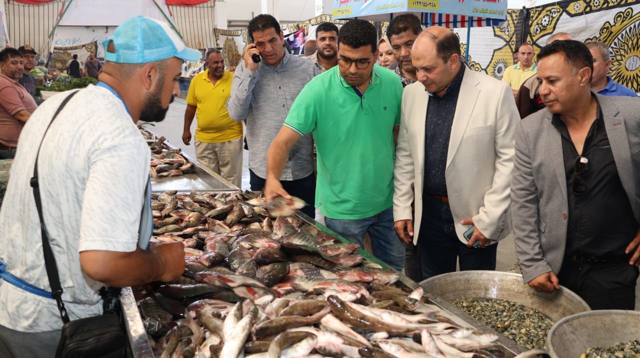 رئيس مدينة الإسماعيلية يتفقد المبادرة رئيس مدينة الإسماعيلية يتفقد المبادرة